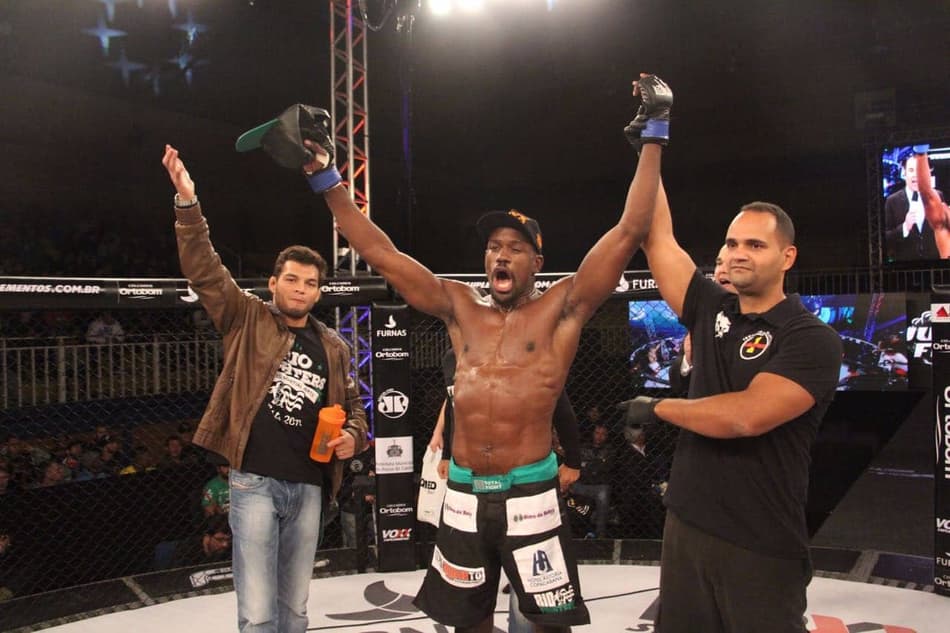 Adriano Capitulino assina com Titan FC e estreia em outubro