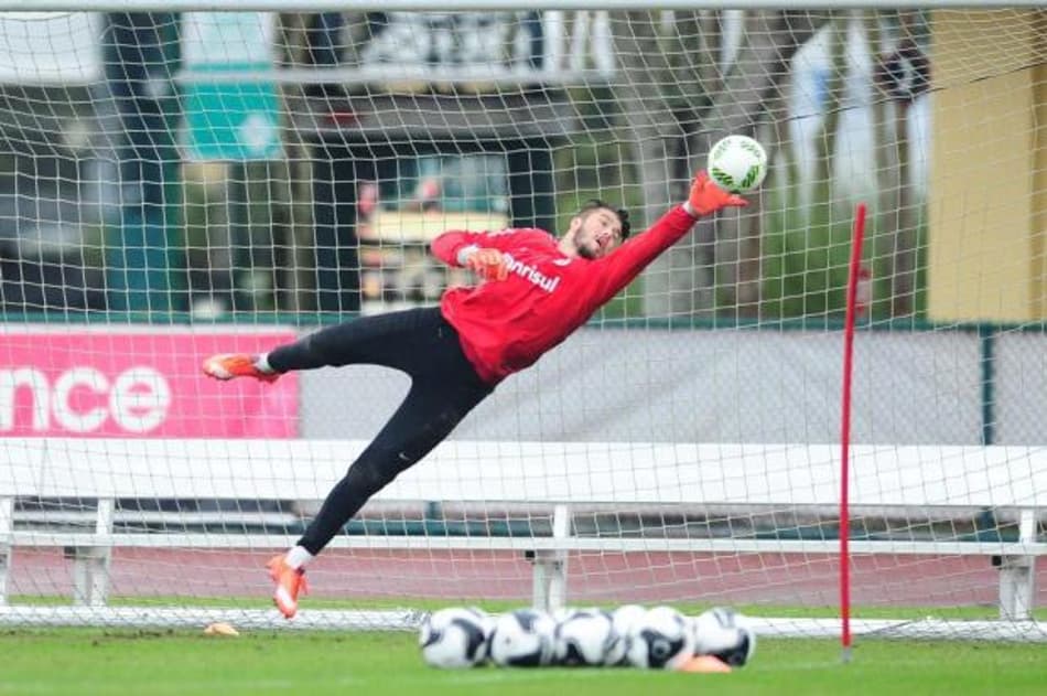 Que fase! Goleiro do Inter é flagrado em exame antidoping