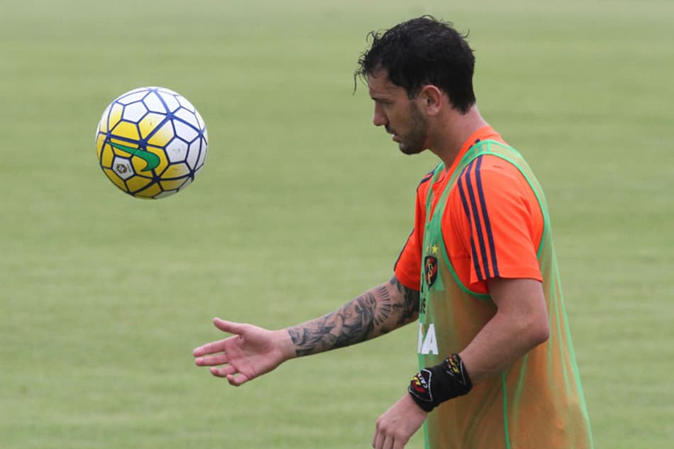 Sport libera Clayton para Criciúma