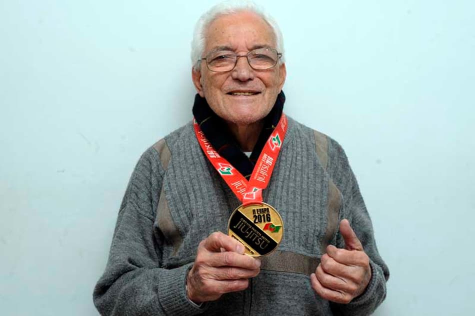Aos 89 anos, ex-campeão de luta livre olímpica ainda compete no jiu-jítsu