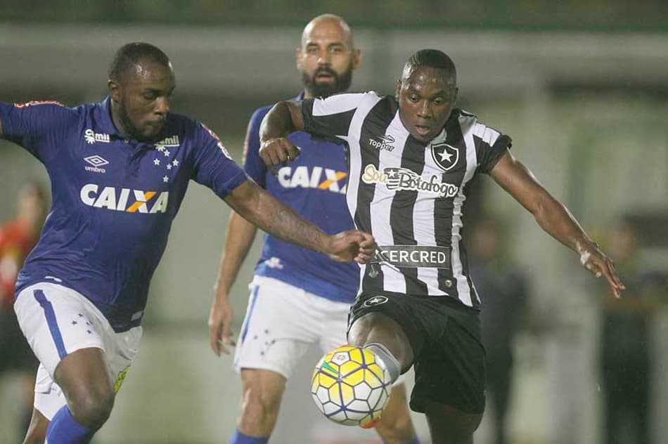 Te vira, Sassá! Botafogo conta com artilheiro para se recuperar na Arena