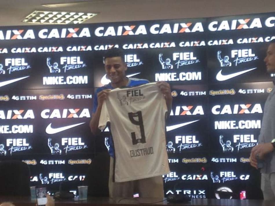 Gustavo é apresentado pelo Timão. Veja o que rolou na coletiva