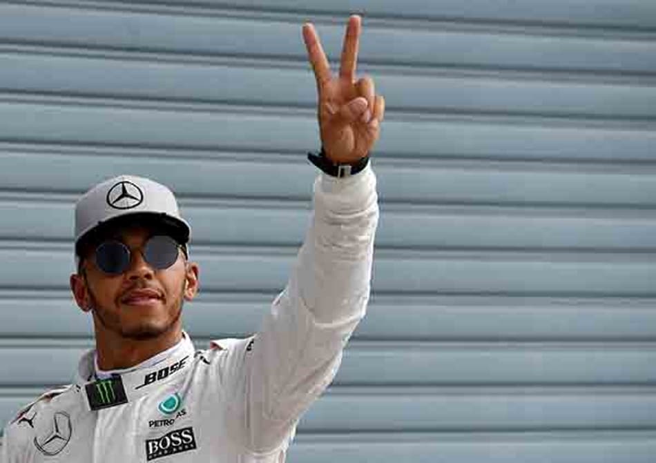 Hamilton sobre a pole: "foi poesia em movimento"