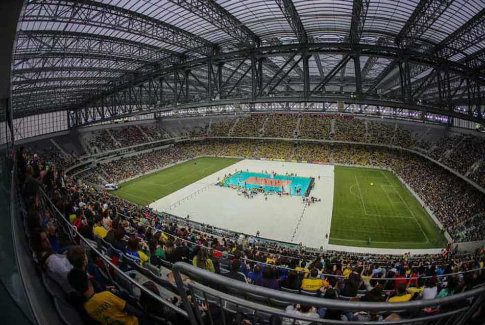 Festa merecida! Seleção Brasileira de vôlei vence jogo na Arena da Baixada