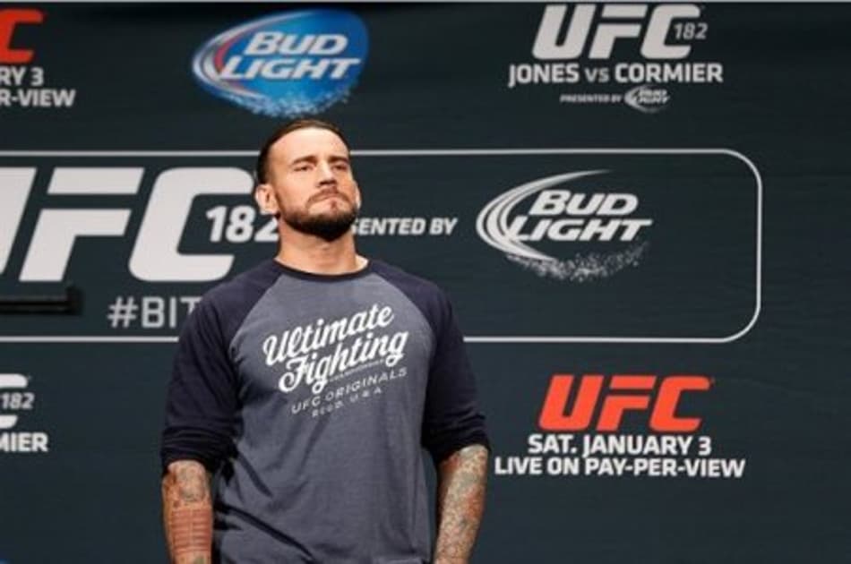 CM Punk promete seguir carreira apesar de estreia desastrosa no UFC