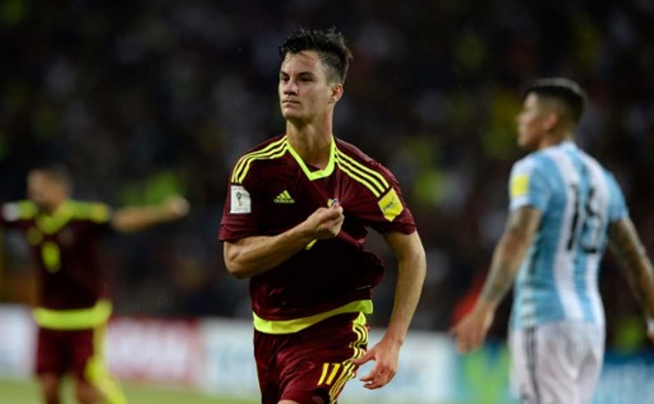 Venezuelano do Málaga dá as boas-vindas a conterrâneo de seleção de um jeito diferente