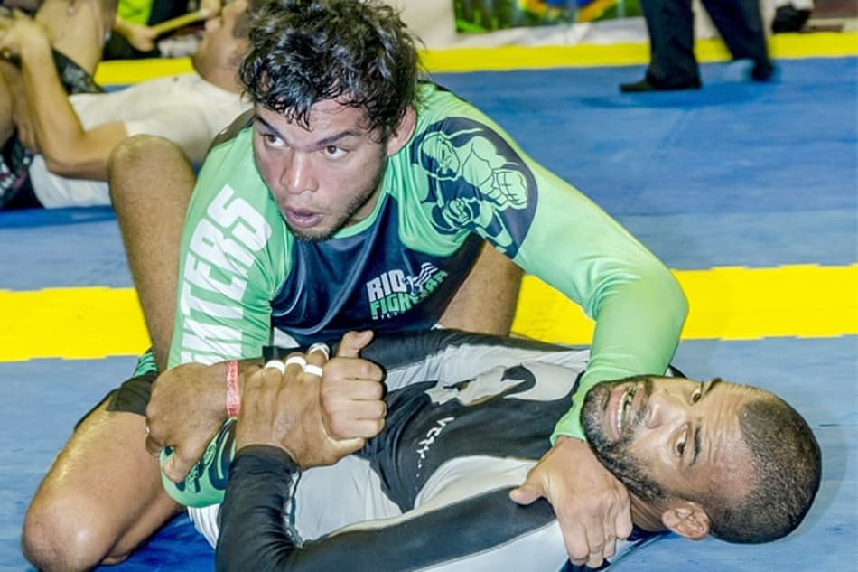 Miltinho Vieira usa especialidade no chão e comemora título do NAGA