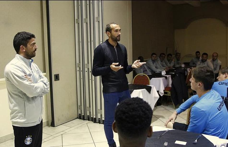 Presidente do Vélez nega que haja proposta por Barcos