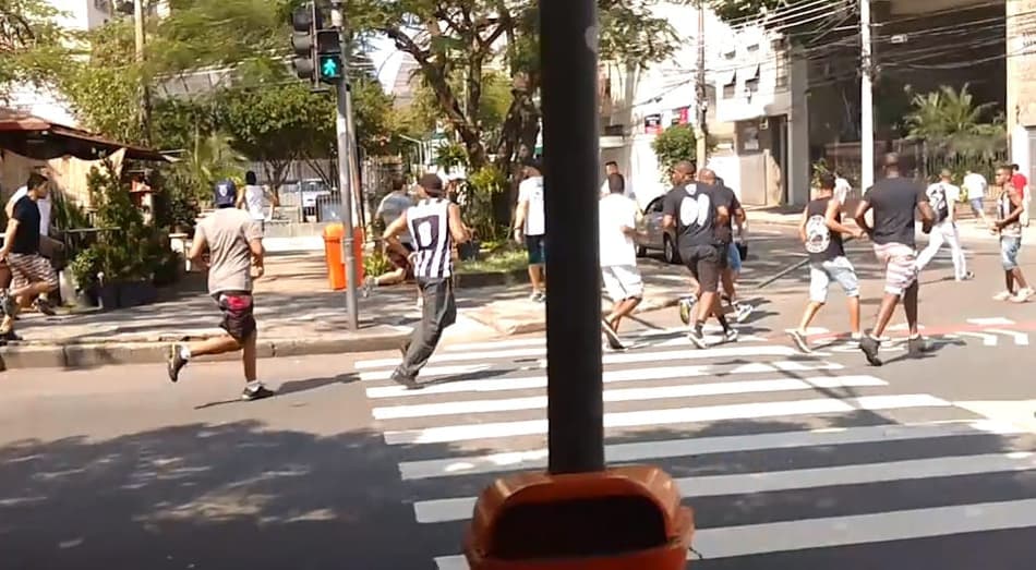Torcidas de Botafogo e Flu brigam na Zona Sul antes de Clássico Vovô