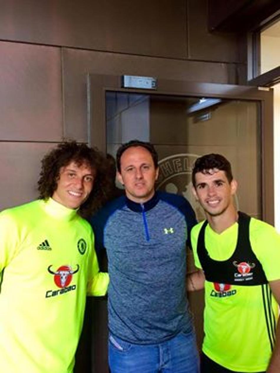 Ceni na Inglaterra: ida ao treino de bicicleta, estudos e teste como técnico