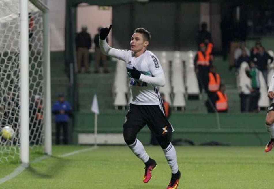 Raphael Veiga marcou um gol e deu assistência para outro