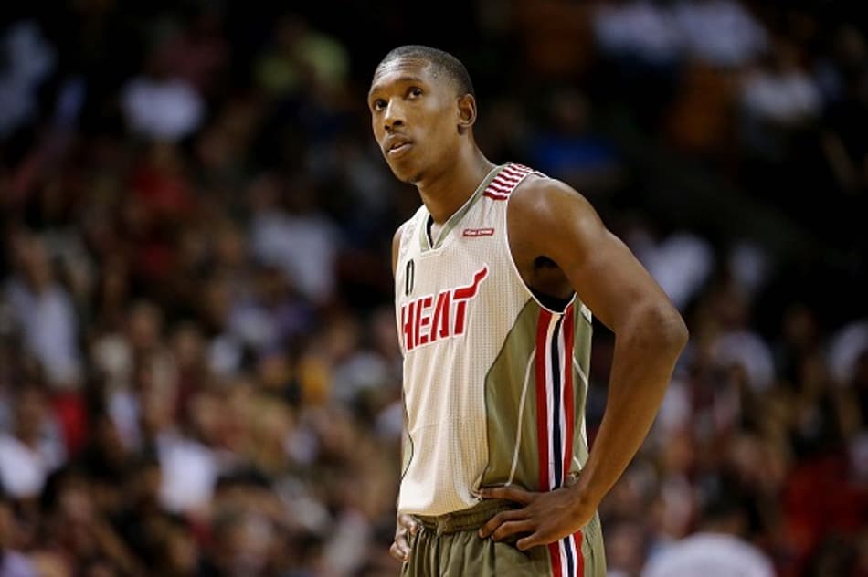 Josh Richardson lesiona joelho e pode perder início da próxima temporada