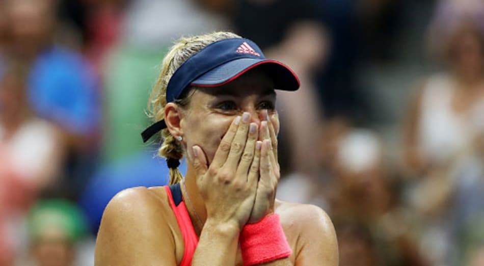 Kerber segue fire na liderança da WTA. Wozniacki dá salto