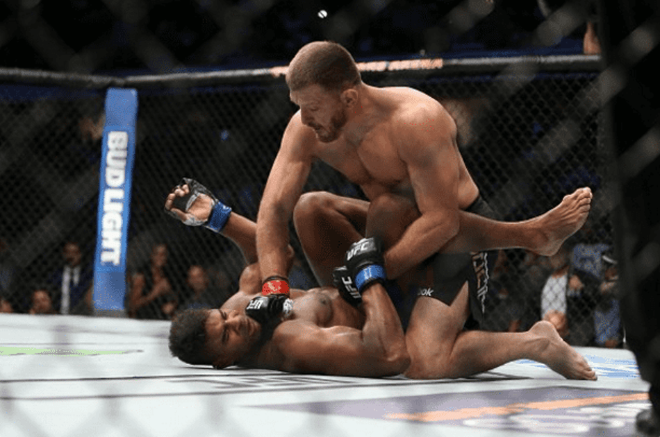Stipe Miocic nocauteou Alistair Overeem no primeiro round