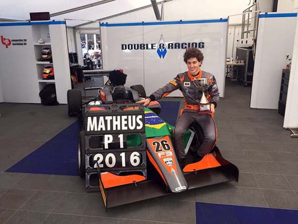 Brasileiro é campeão da F-3 Inglesa em Donington Park