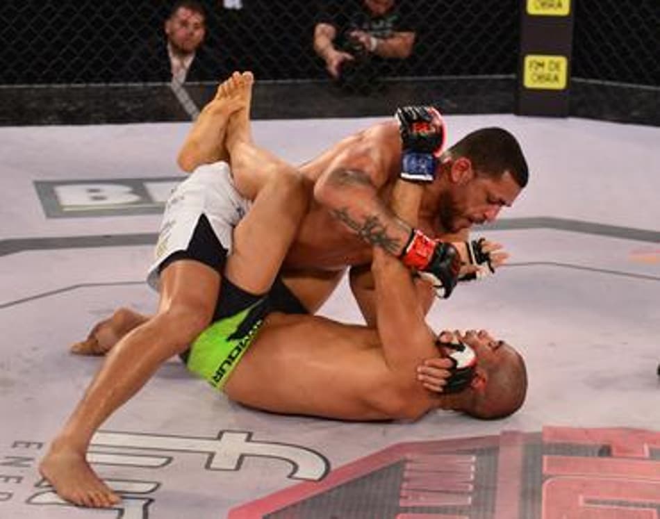 Cruz começou em desvantagem, mas virou a luta para ser campeão