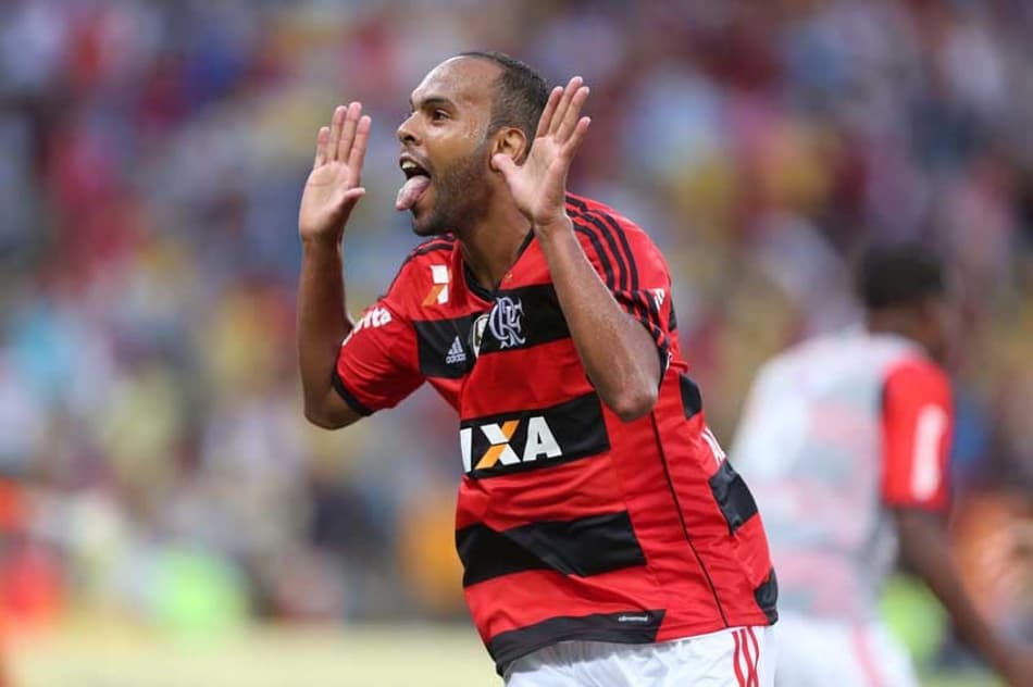 Atacante Alecsandro entra na Justiça contra o Flamengo