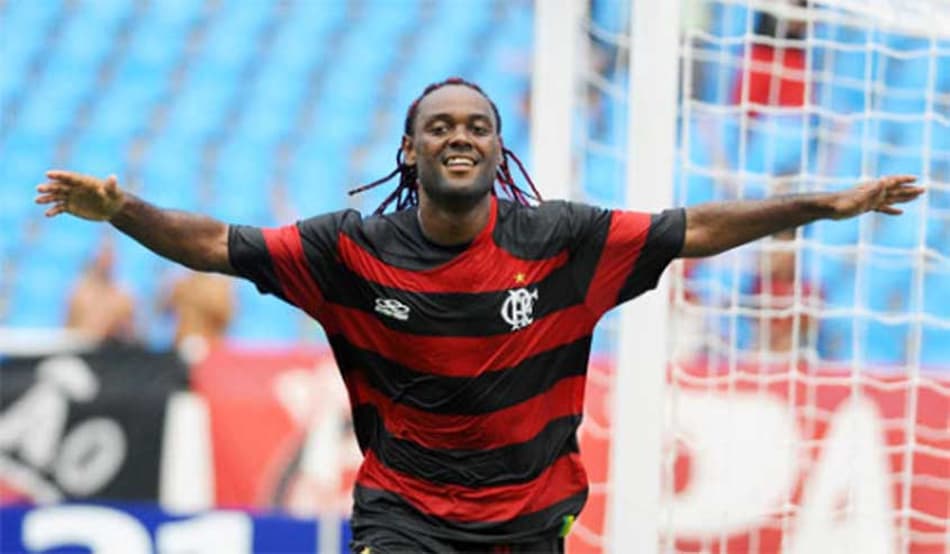 Na mira do Flamengo, Vagner Love é o 2º maior artilheiro do clube neste século