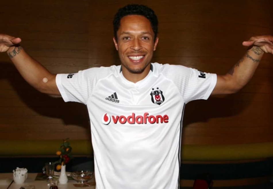 Adriano - Besiktas
