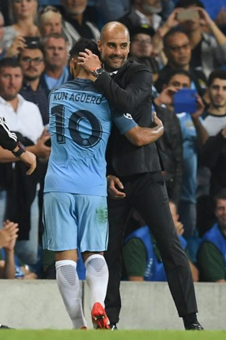 Após vitória, Guardiola elogia Agüero e diz: 'Estou muito feliz'