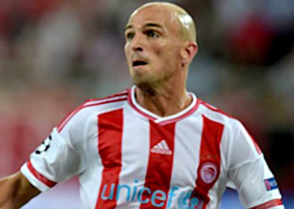 Chega ao fim a trajetória nos gramados do volante Esteban Cambiasso