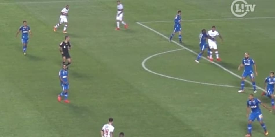 VÍDEO: Manoel perde a cabeça, agride Chávez e é expulso no Morumbi