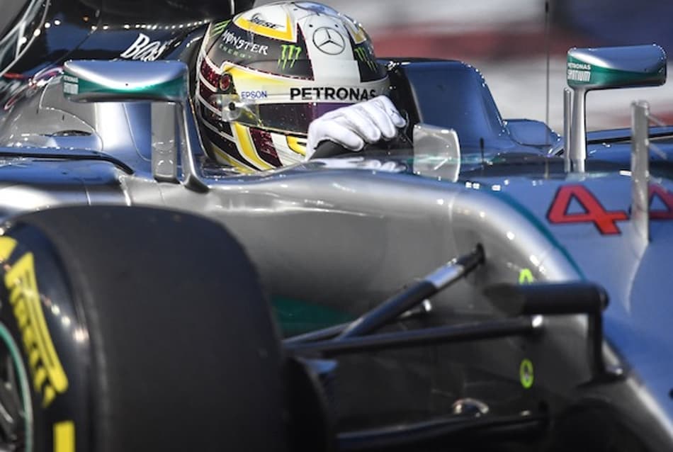Hamilton: Mercedes está "definitivamente melhor do que ano passado" após treinos em Cingapura