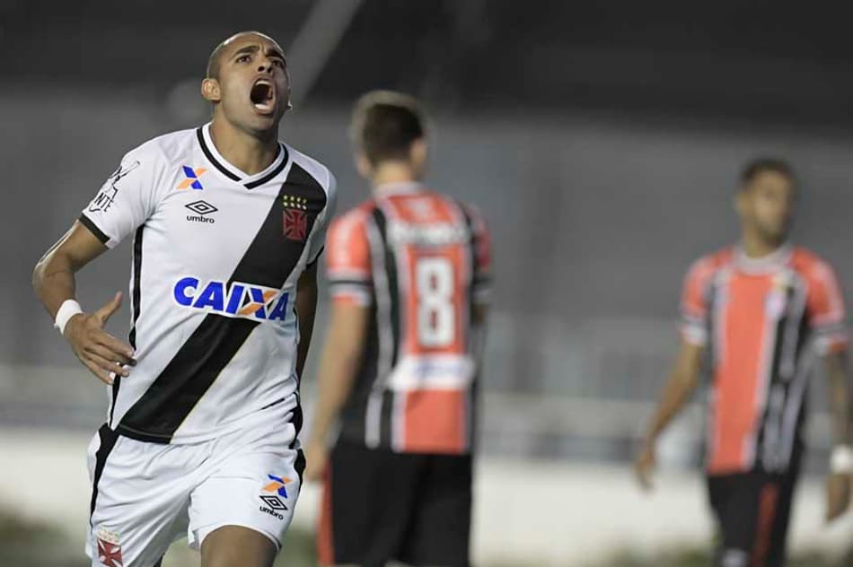 Vasco vence Joinville e mantém a liderança. Siga os vestiários!