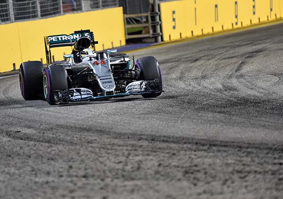 Terceiro no grid, Hamilton elogia Rosberg e potencial da Mercedes