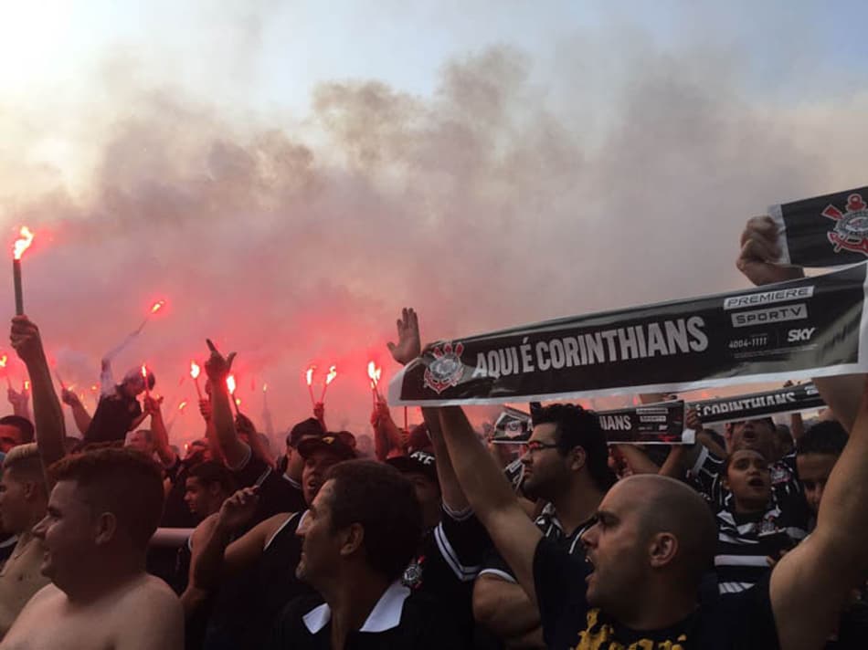 STJD fecha setor da Arena Corinthians por uso de sinalizadores