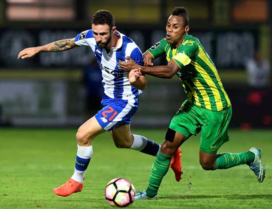 Português: Tondela joga para sair da lanterna em inauguração da rodada