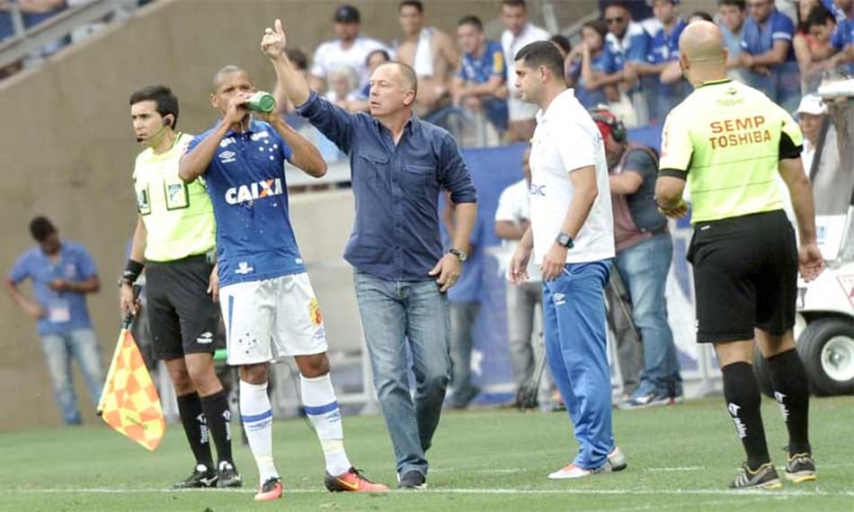 Ainda sem título pelo Cruzeiro, Mano fala em tirar lição com o vice
