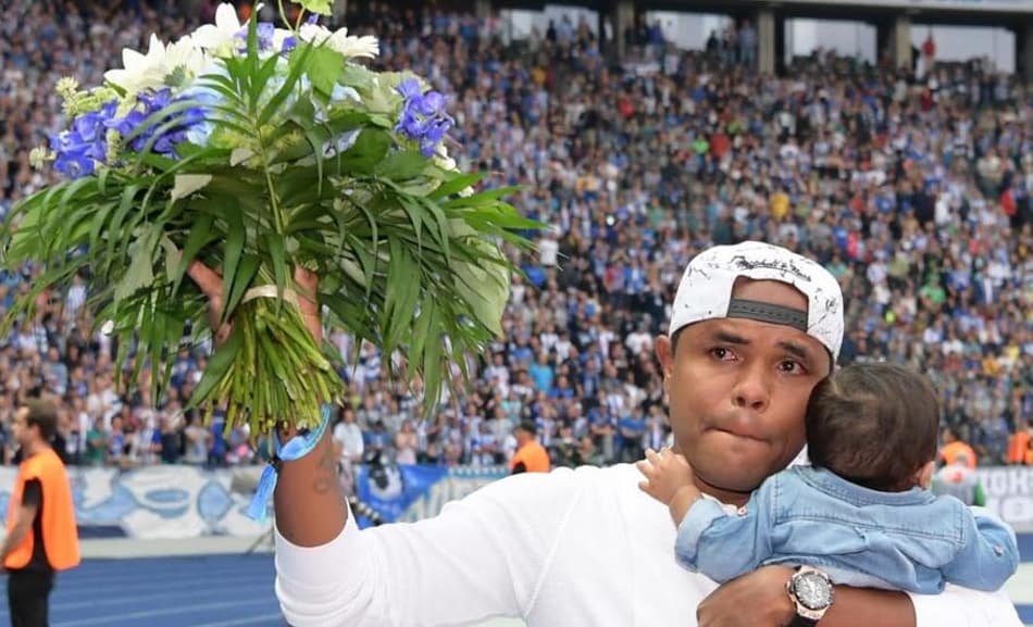 Ronny se despede do Hertha, recebe homenagem e declara: 'História muito bonita'