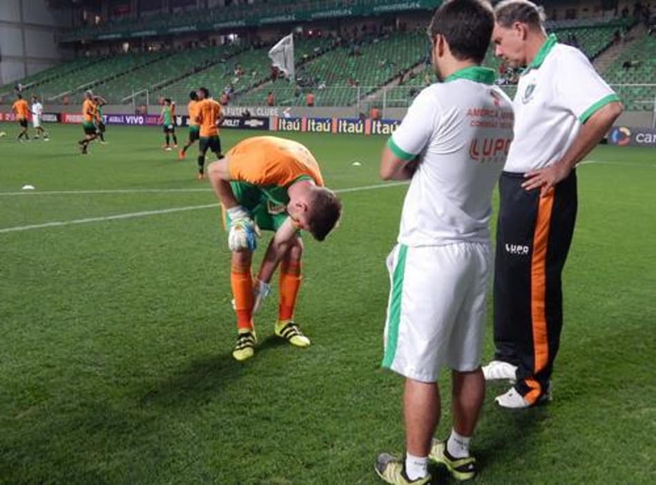 João Ricardo assume falha em terceiro gol do Cruzeiro