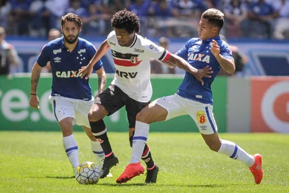 Keno foi o atacante que mais contribuiu defensivamente no Brasileirão