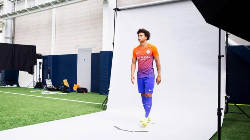 Manchester City divulga seu terceiro uniforme para temporada