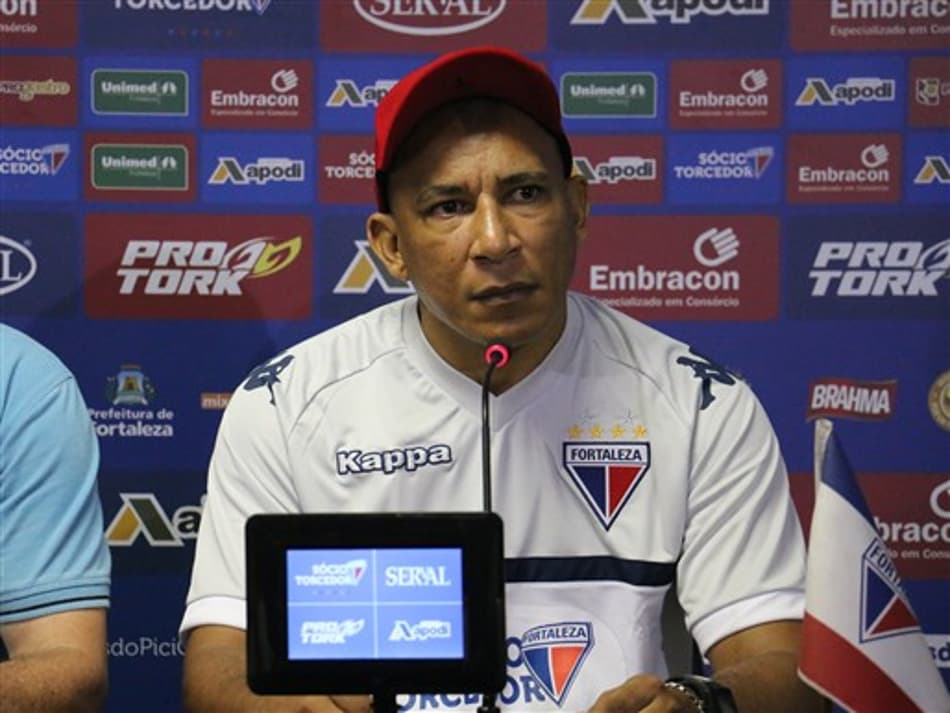 Na véspera da partida com Inter, Fortaleza apresenta novo treinador
