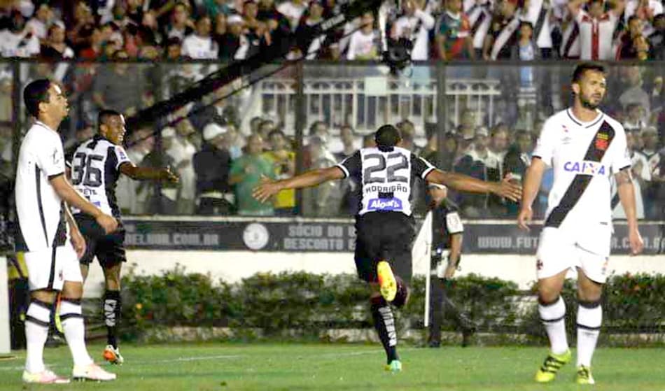 Vasco luta, mas Santos garante a vaga em São Januário. Siga o pós-jogo!
