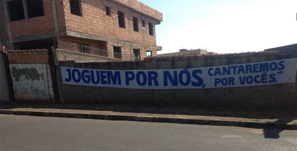 Torcida do cruzeiro apoiando o time