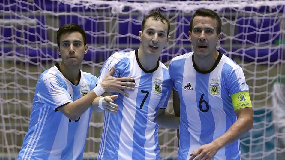 Argentina bate Ucrânia com gol na prorrogação e avança às quartas