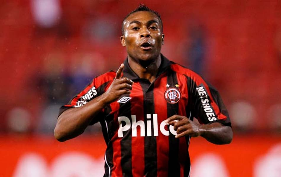 Sem clube, Joffre Guerrón se aventura em nova carreira; Confira