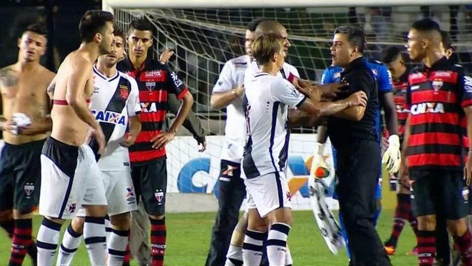 Técnico do Atlético-GO relata ofensas durante discussão com Luan
