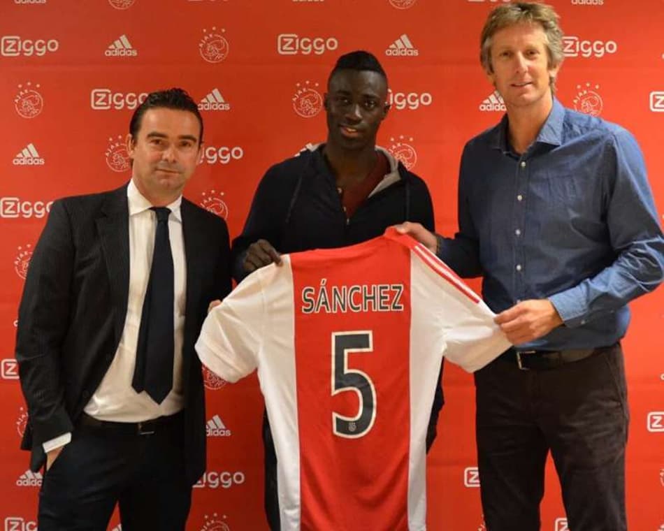 Planeta Fut: Zagueiro colombiano, que atraiu Fla e Barça, brilha no Ajax