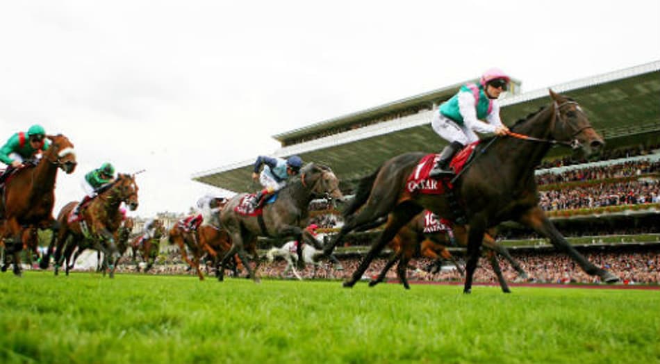 Europa aos pés do Arco do Triunfo