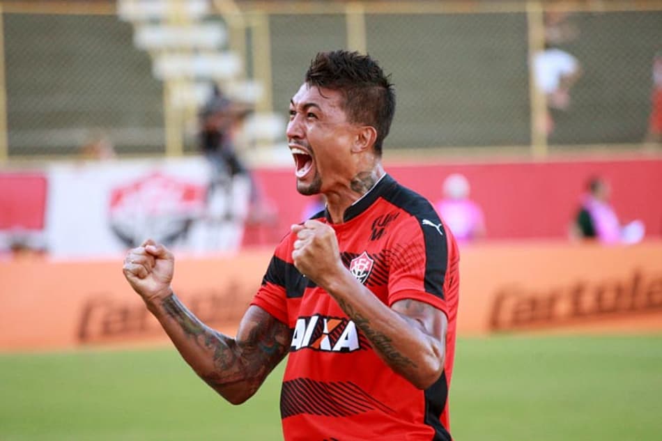 Kieza treina normalmente e não deve ser problema no jogo com Atlético-PR