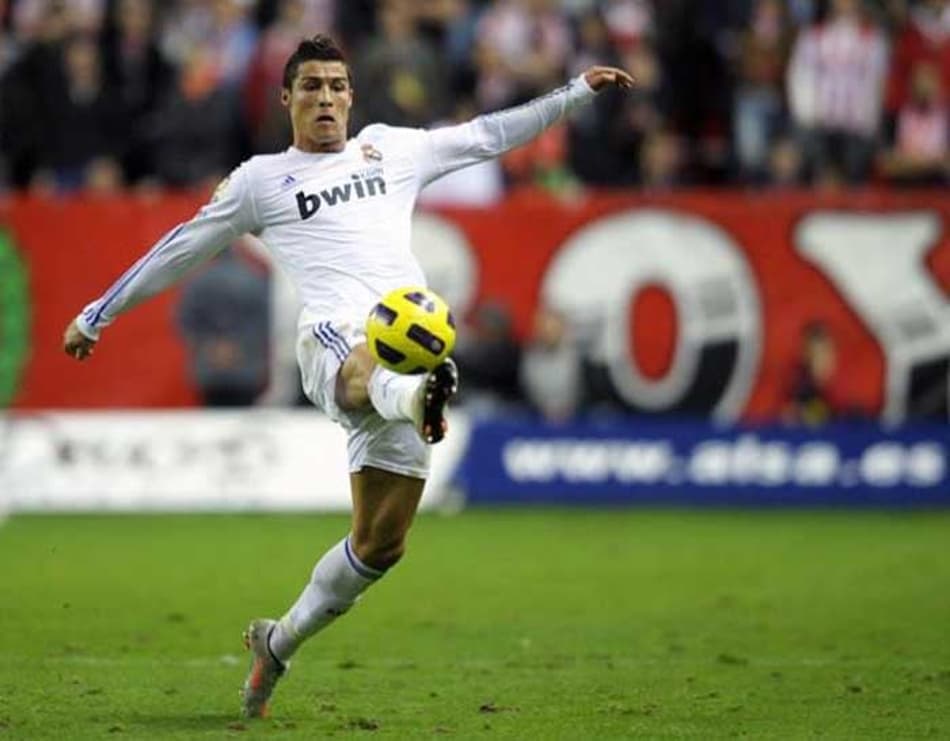 VÍDEO: Há 11 anos, CR7 estreava pelo Real Madrid. Reveja dribles do astro pelos Merengues