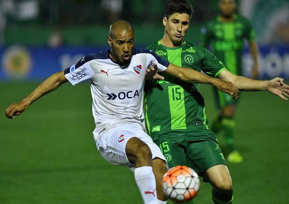 AGORA! Chapecoense e Independiente decidem vaga nos pênaltis