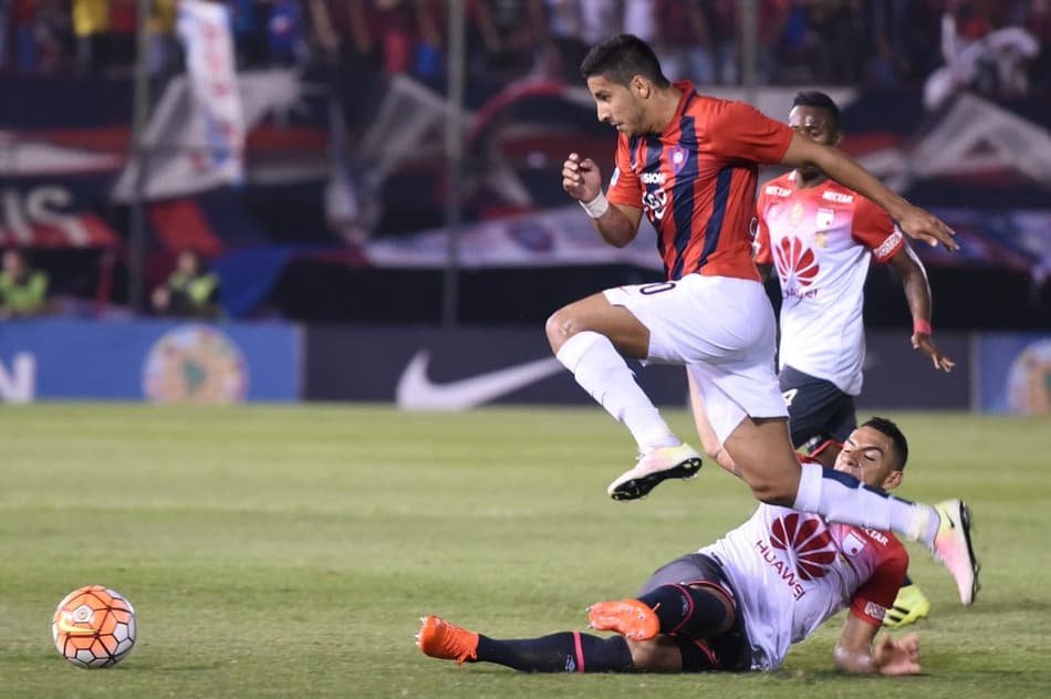 Com gol no fim, Cerro bate Santa Fé e avança às quartas da Sul-Americana