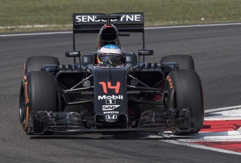 Alonso: "Largar atrás pode não ser muito ruim"