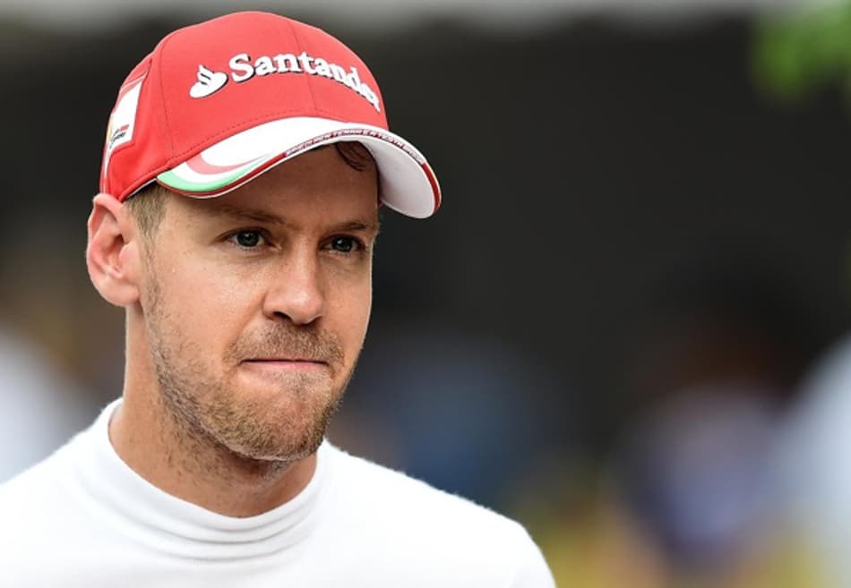 Vettel: "Estou decepcionado com a Red Bull na nossa frente"